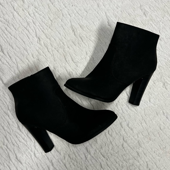 Black ankle bootie - Picture 3 of 4